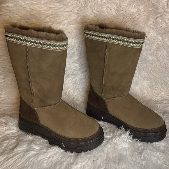 UGG Women Classic Tall Trailgazer, Hichory, Size 11 - Picture 1 of 8
